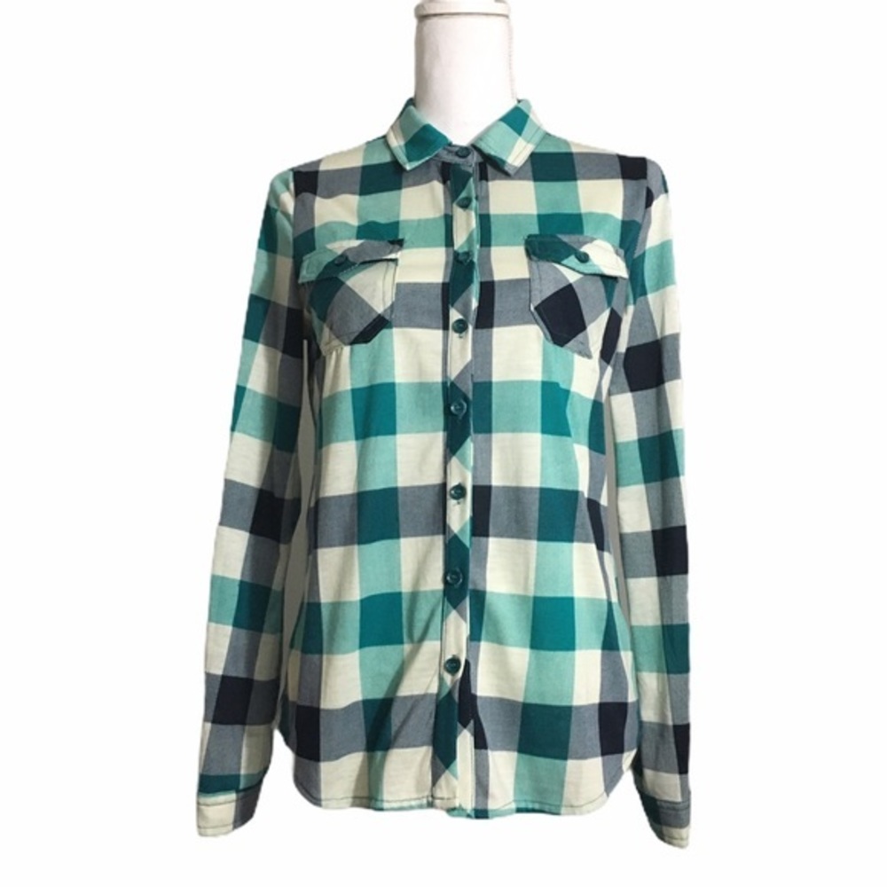 Winwin plaid button down shirt. Size Medium
